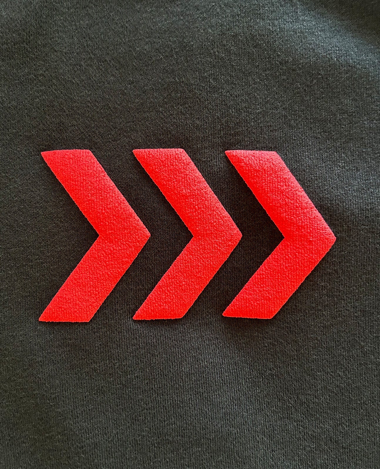 kelly-crew-pocket-sweatshirt-logo-close-up